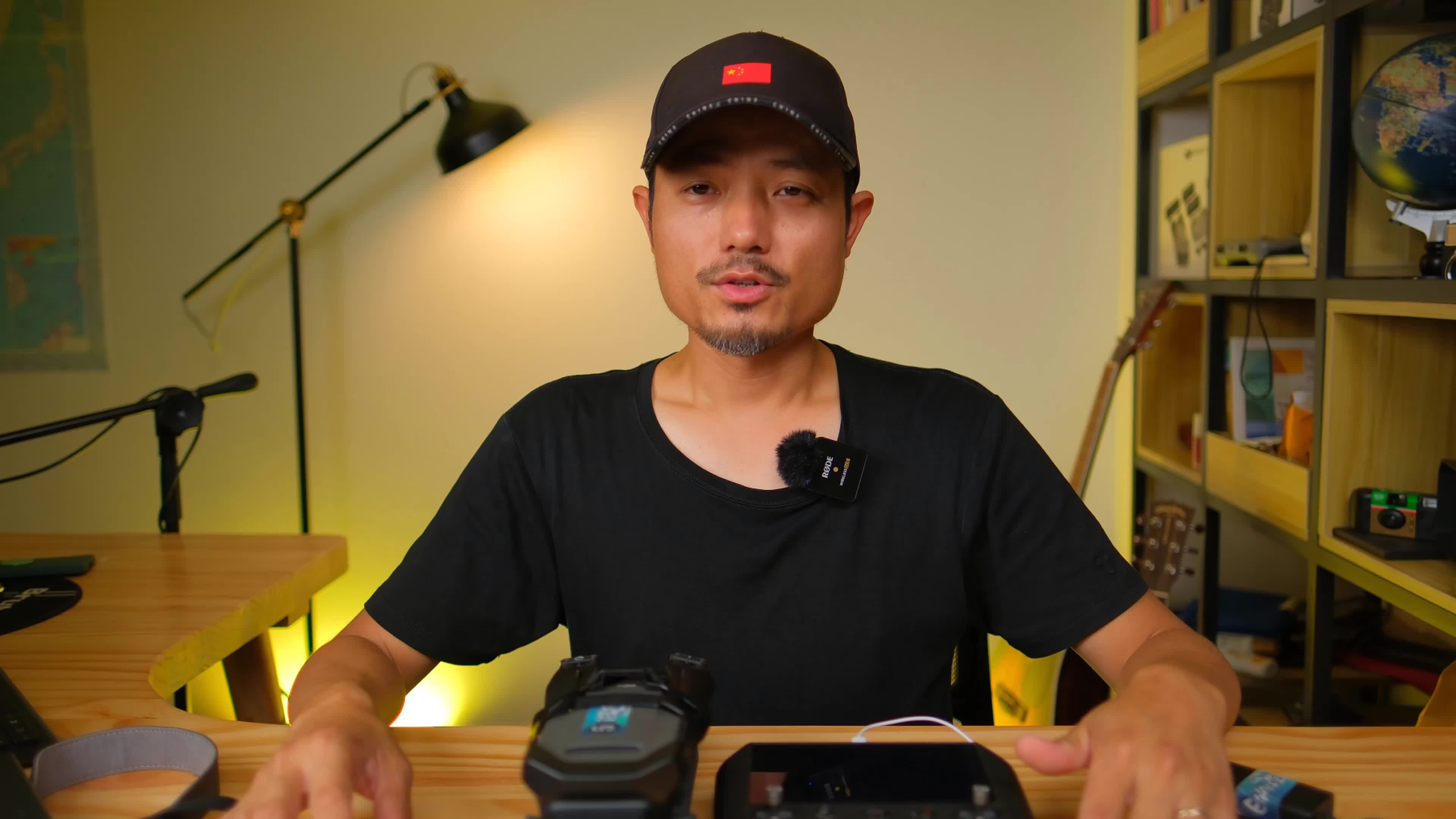 课时1：我的设备介绍 遥控器按钮飞机插装及充电
